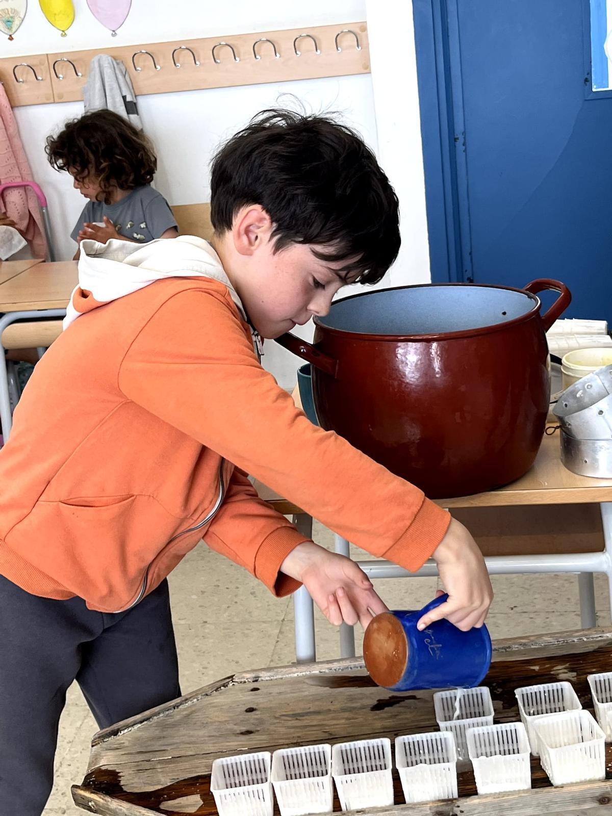 Taller de elaboración de quesos en el cole