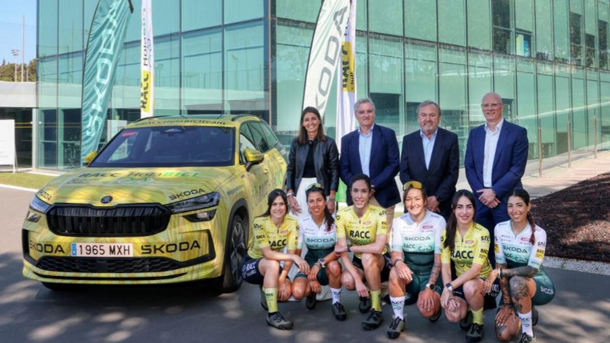 Las seis ciclistas del Skoda Racc Hola Bici Team que competirán en la Titan Desert.