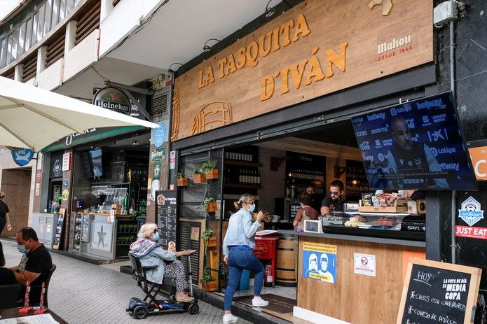 La renovada Plaza de España se llena de visitantes