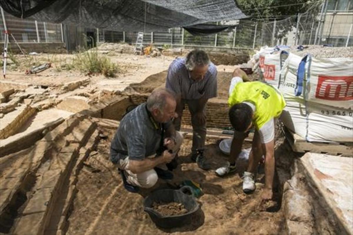 Aspecte de l’excavació arqueològica al campus de la UB del Raval, divendres passat al matí. Aspecte de l’excavació arqueològica al campus de la UB del Raval, divendres passat al matí.