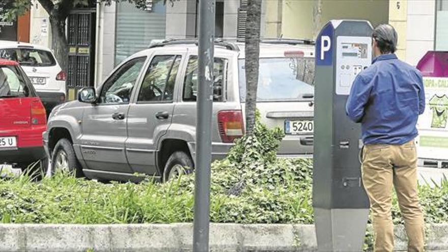 El pulso por la nueva zona azul enfrenta a vecinos y Ayuntamiento de Cáceres