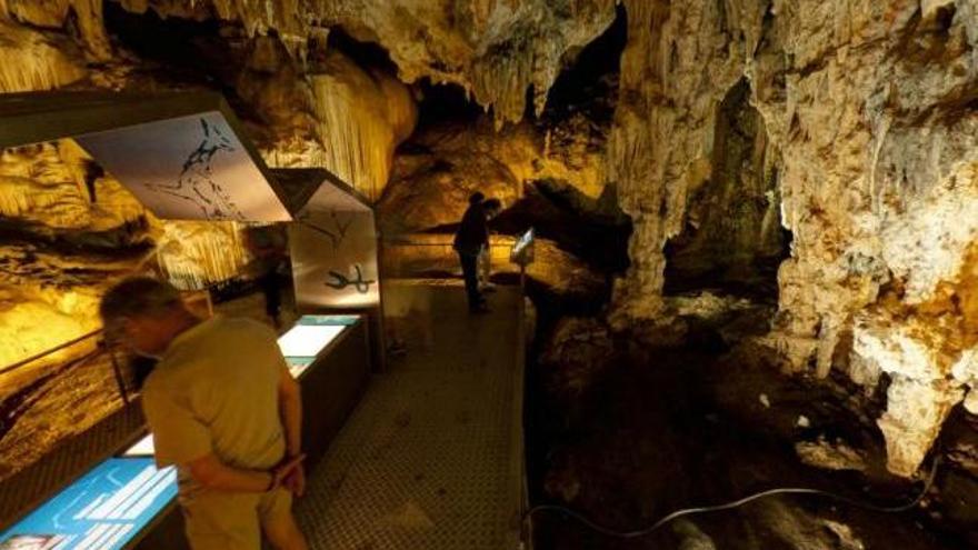 La Cueva de Nerja será estos días el centro neurálgico de las grutas turísticas del país