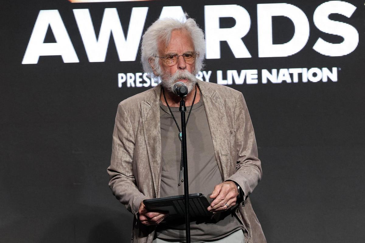 El guitarrista Bob Weir, en los Pollstar Awards el pasado abril de 2025, en Beverly Hills