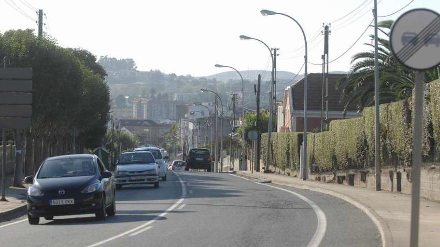 Tramo de la carretera AC-174 desde el cruce de Lucín, en Perillo, hasta el centro de Montrove.