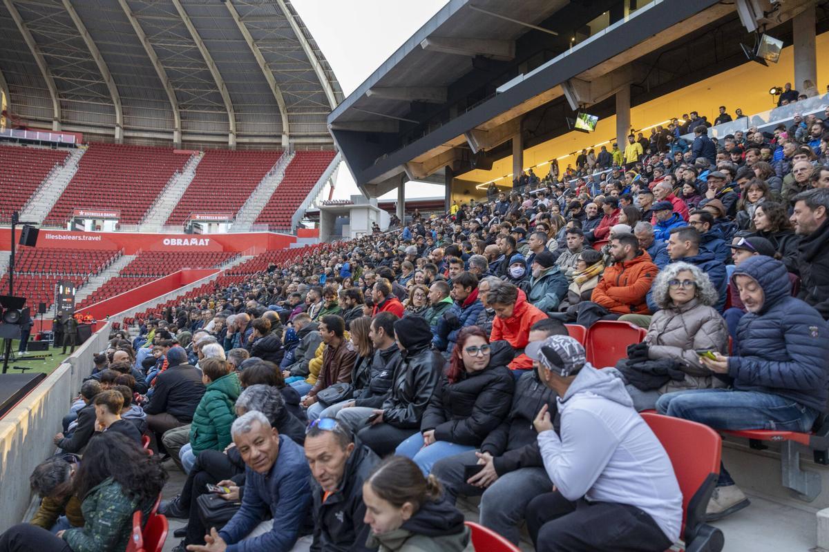 Kilian Jornet reúne a más de 2.000 personas en Son Moix