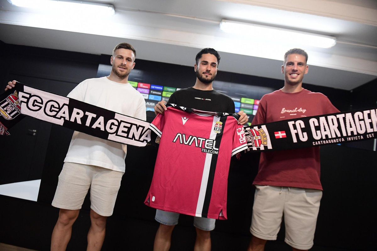 Presentación de los jugadores Iván Martínez, Dani Perejón y Carlos Calderón