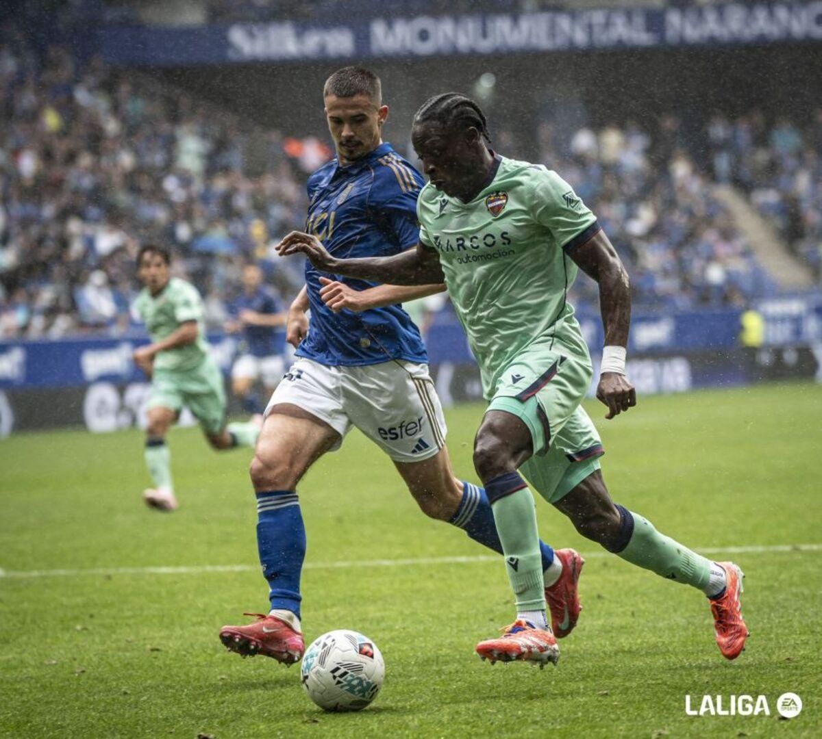 Etta Eyong durante el partido ante el Real Oviedo