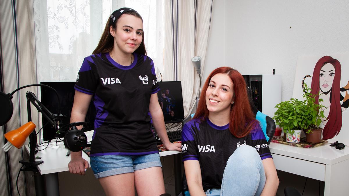 Marina Marcos, alias Lady, y Laura Infantes, conocida en Twitch como Laurita Dinamita, en la casa de Laura en Madrid