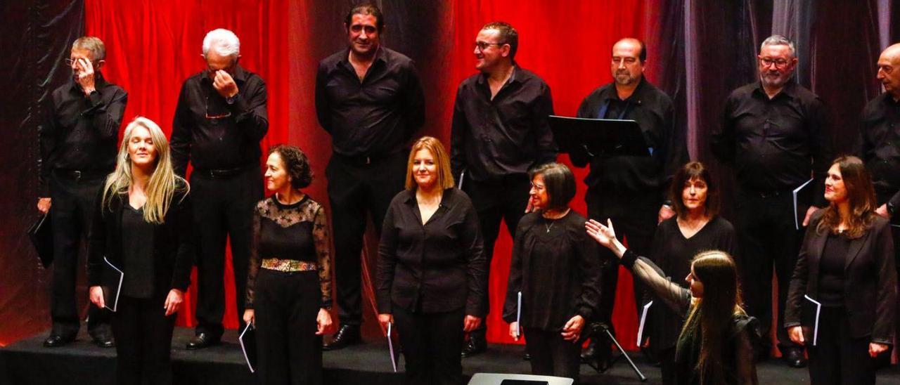 El concierto del coro, “Trece noites, trece lúas”, en el Auditorio de Vilagarcía.