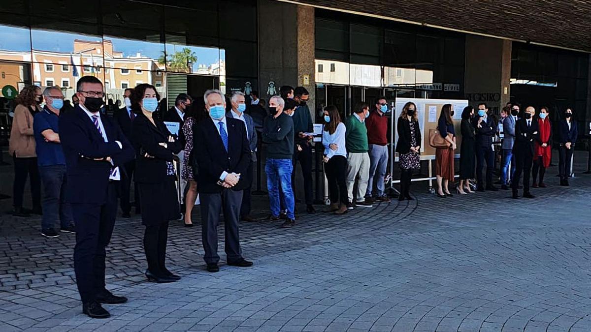 El Poder Judicial muestra su repulsa ante la Ciudad de la Justicia por el apuñalamiento de la jueza Sanchidrián.