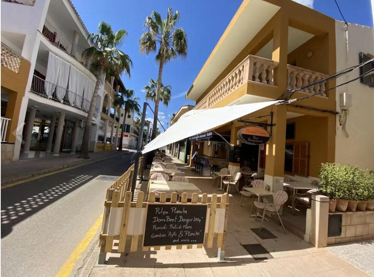 El hostal Doris, en la Colònia de Sant Jordi, lo abrió un matrimonio alemán, en 1967, ahora lo explotan los hermanos Pizà.