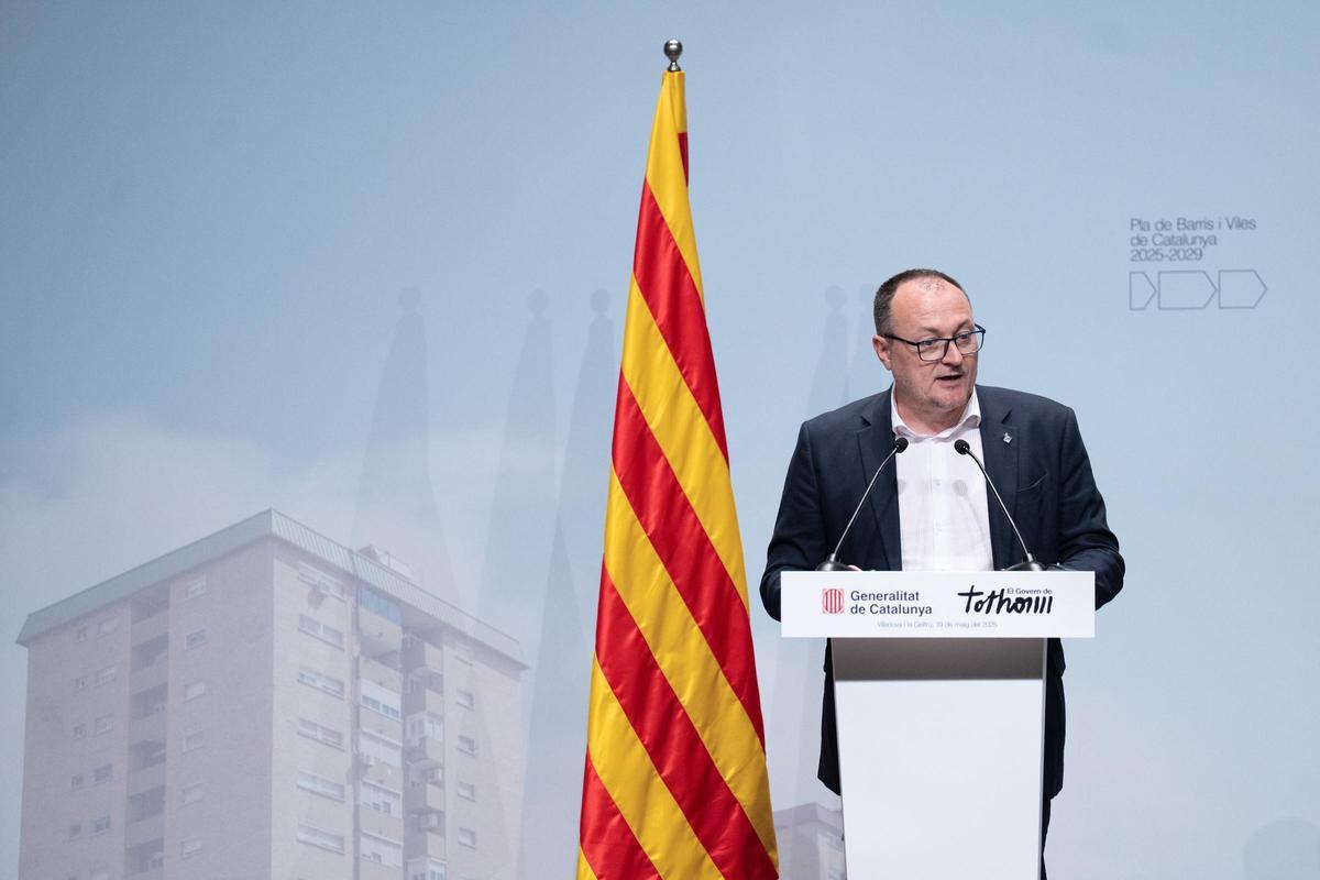 El alcalde de Vilanova i la Geltrú, Juan Luis Ruiz, ha ejercido de anfitrión en la presentación del Pla de Barris del Govern, que se ha llevado a cabo en la capital del Garraf