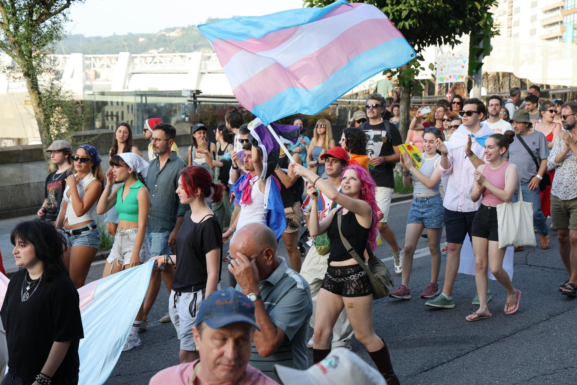 Una multitudinaria marcha celebra el Orgullo más colectivo en Vigo