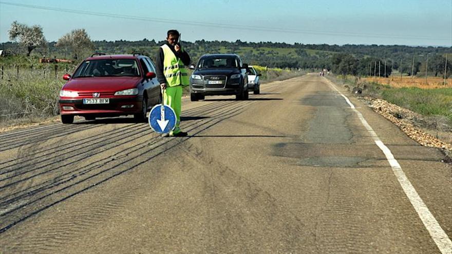 Las tres administraciones arreglan carreteras de las que son titulares