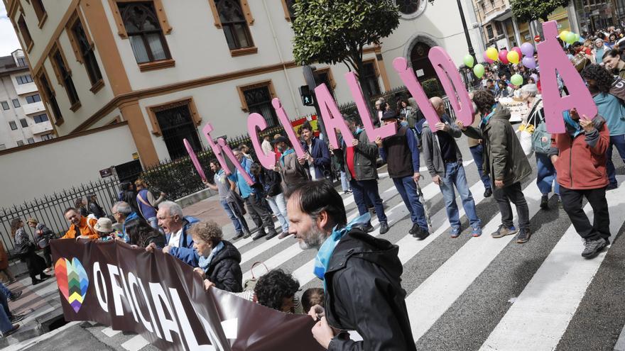 EN IMÁGENES: Los partidarios de la oficialidad del asturiano se manifiestan en Oviedo