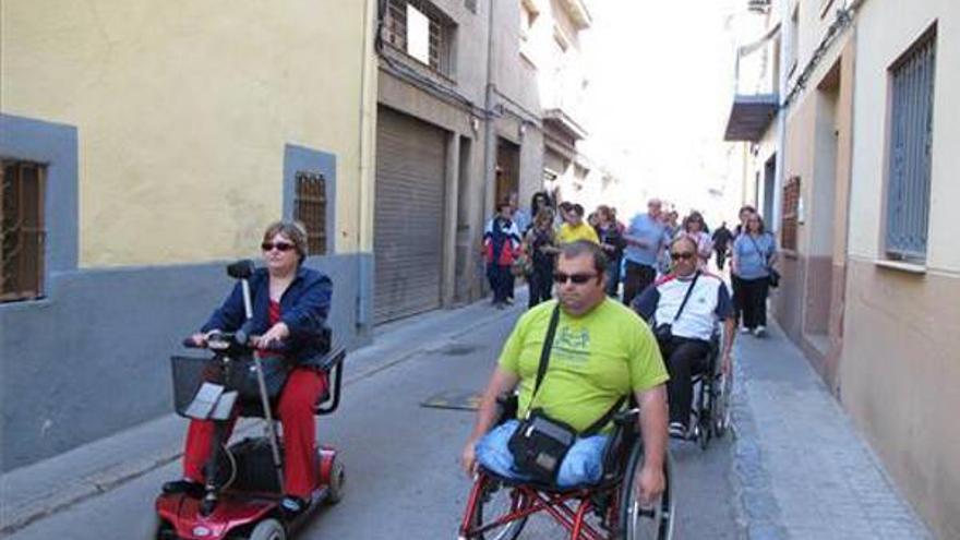 Paseo de sensibilización por las calles de la localidad