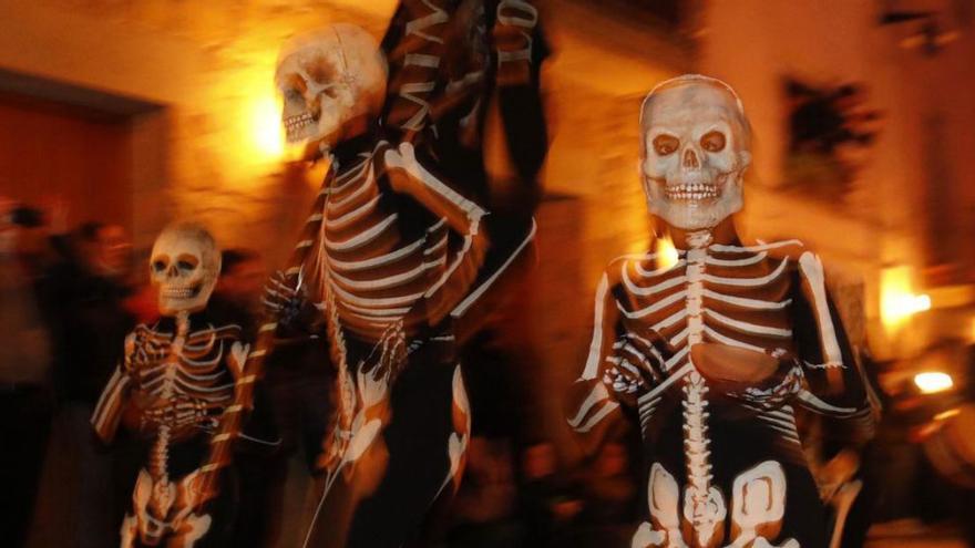 La Mort torna a dansar pels carrers de Verges