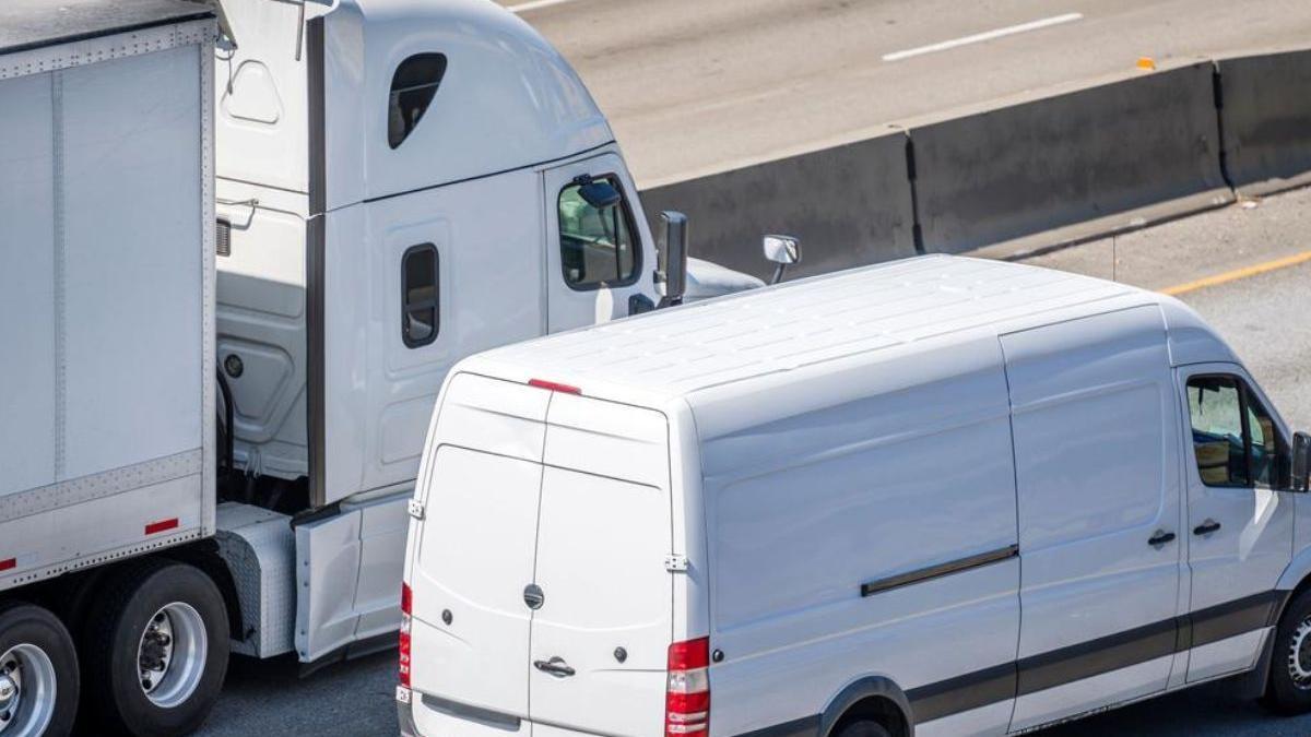 Cuidado estas son las furgonetas blancas de la DGT que dan pánico a los conductores