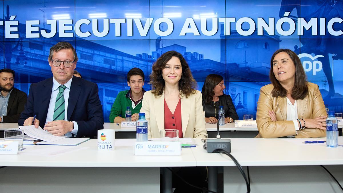 A la derecha, Ana Belén Millán, considerada la número 3 de Isabel Díaz Ayuso en el PP de Madrid