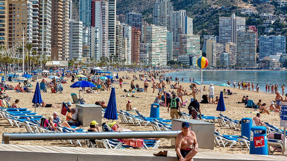 Playa de Levante de Benidorm, en una imagen captada el verano pasado. | DAVID REVENGA