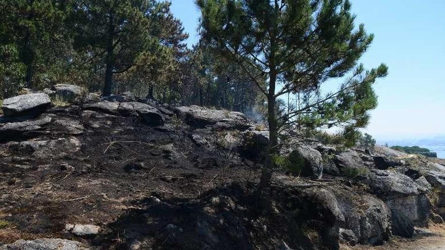 El incendio quedó sofocado durante la madrugada. // G.Núñez