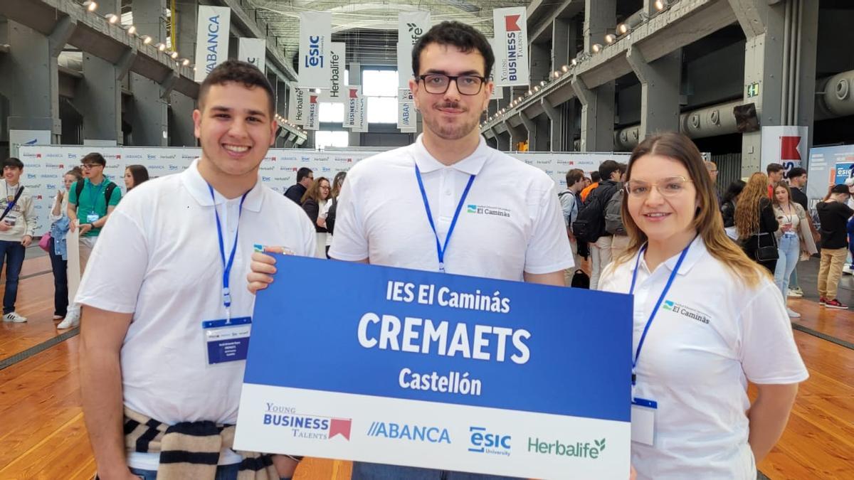 Víctor Hernández, Dario Orizondo i Eva Adamuz composen l’Equip Cremaets de l’IES Caminàs de Castelló, a la final de Madrid.