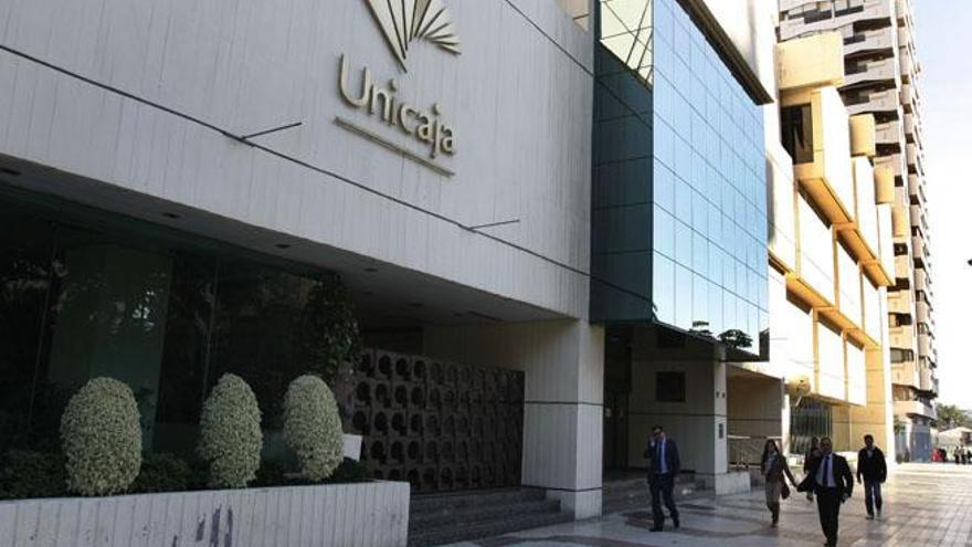 Imagen de la sede central de Unicaja en Málaga capital .