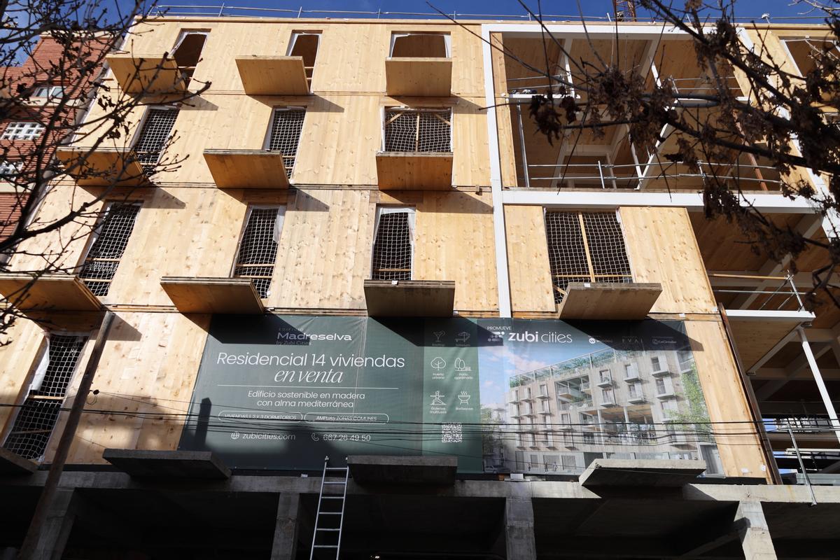 Fachada de Madrseleva, aún en construcción.