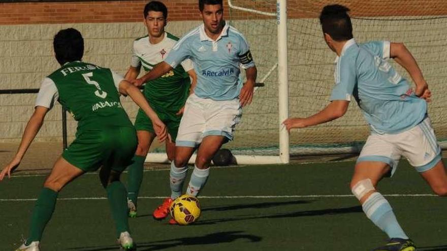 Imagen del duelo ante el Racing de Ferrol. // E. A.