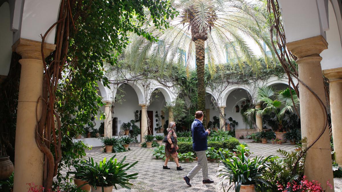 Uno de los patios de los Jardines de Viana.