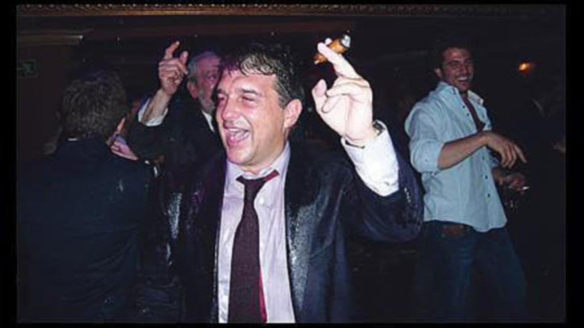 Laporta, cubierto de cava, en la fiesta de Luz de Gas.