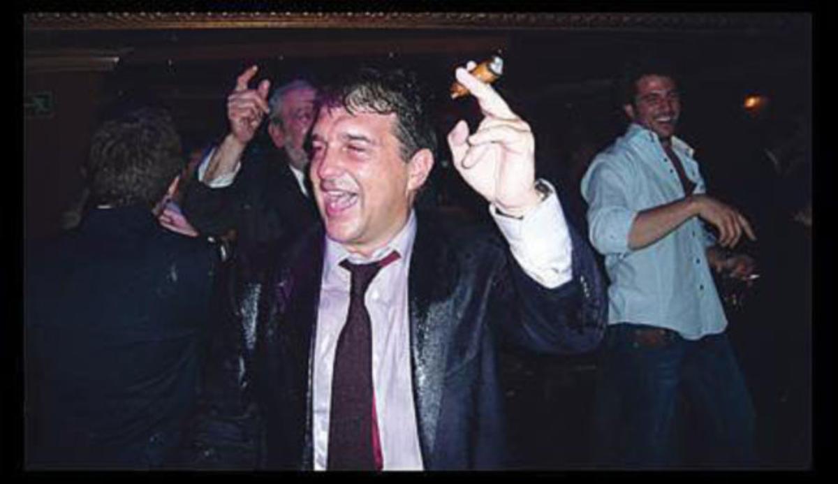 Laporta, cobert de cava, a la festa de Luz de Gas. Laporta, cobert de cava, a la festa de Luz de Gas.
