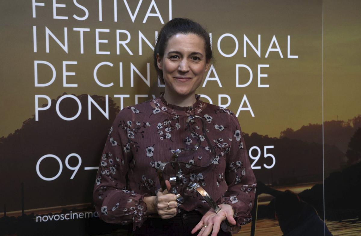 Carla Simón con el Premio de Cinematografía Novos Cinemas Pontevedra 2025