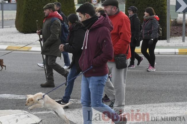 Los romeros acompañan a la Santa pese al frío.