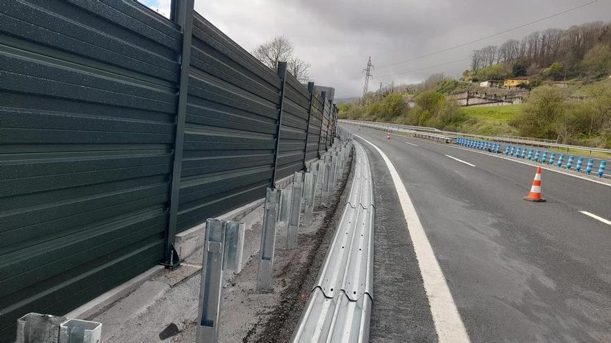 Finalizan las obras de pantallas antirruido en Campomanes (Lena) para atenuar el tráfico de la autopista
