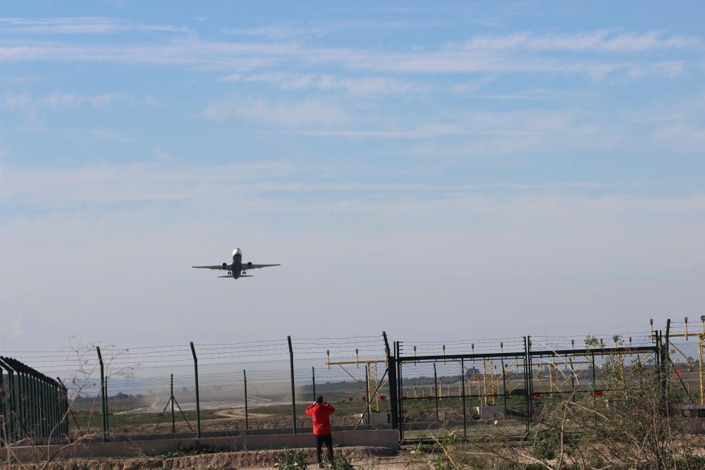 Llegada del primer avión al aeropuerto de Corvera