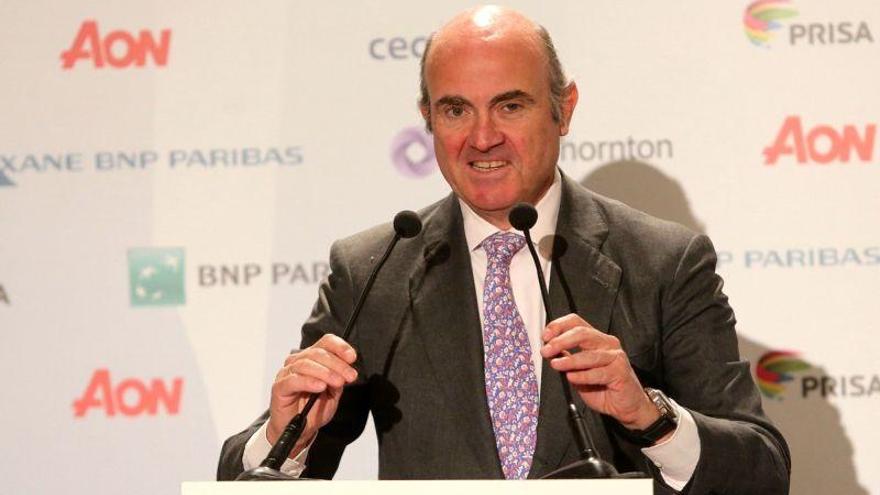 Guindos elude polemizar con Rato y ensalza la solvencia de Bankia