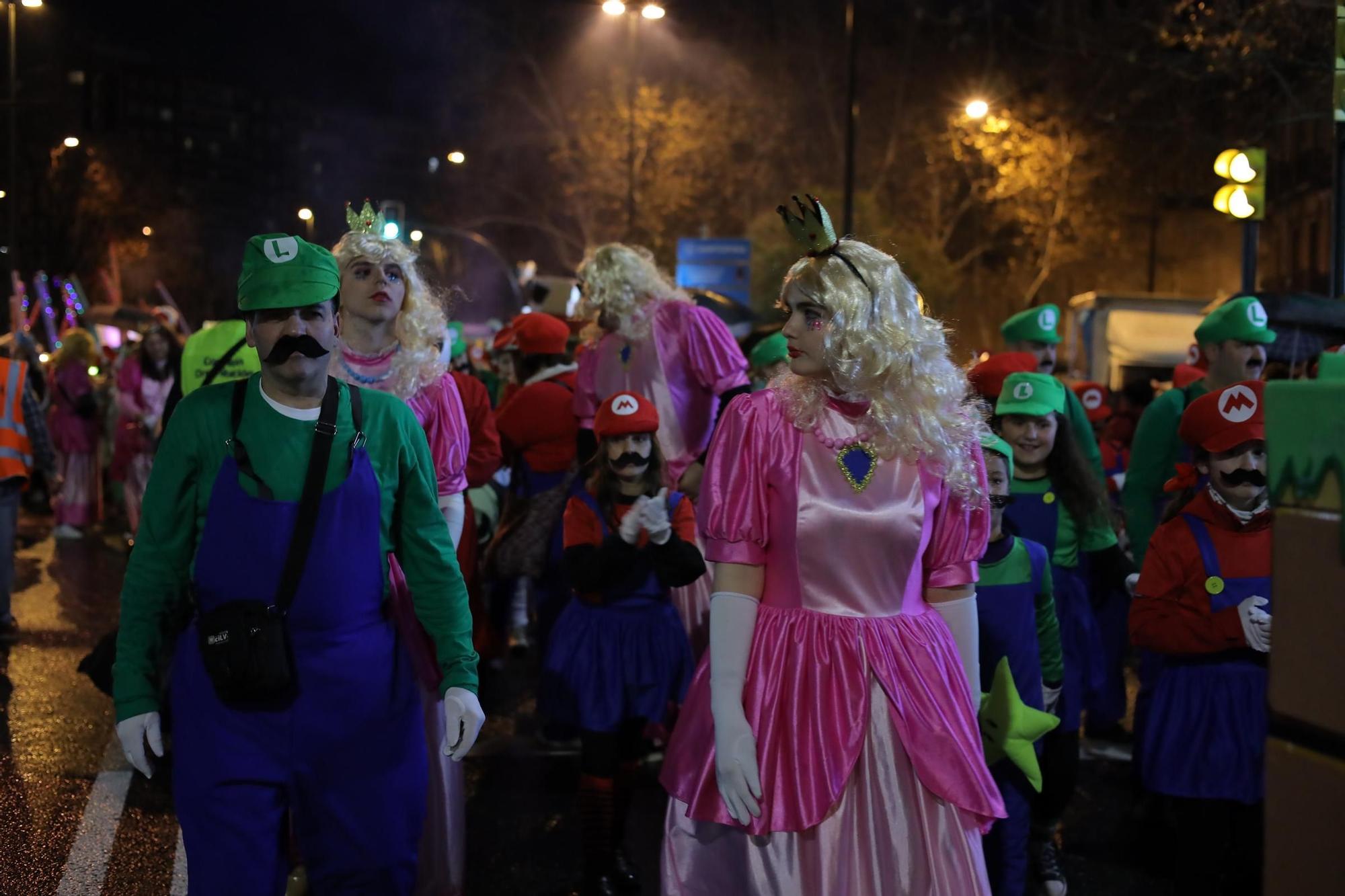 Gran ambiente de carnaval en las calles de Zaragoza