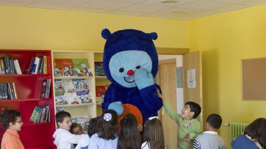 «Pupi» visitó el colegio de la mano de su ilustrador.