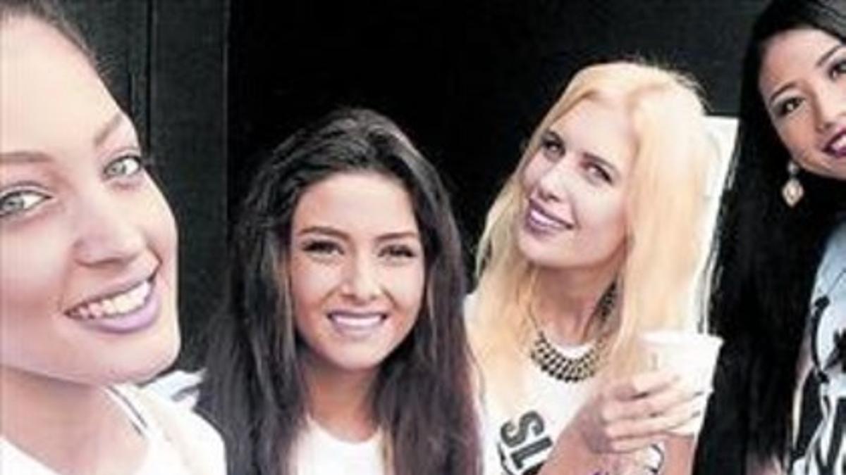 Controversia  por un selfi de Miss Líbano con Miss Israel_MEDIA_1