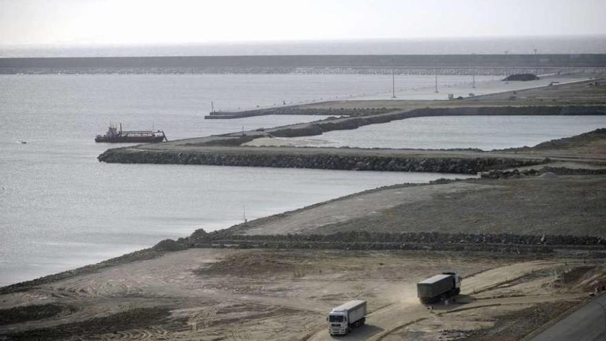 Vista parcial de las explanadas del puerto exterior de A Coruña en Punta Langosteira. // Juna Varela