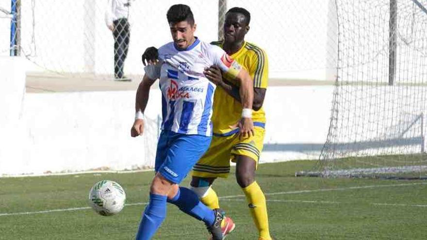 Un momento del partido Crevillente-Torrevieja jugado esta mañana