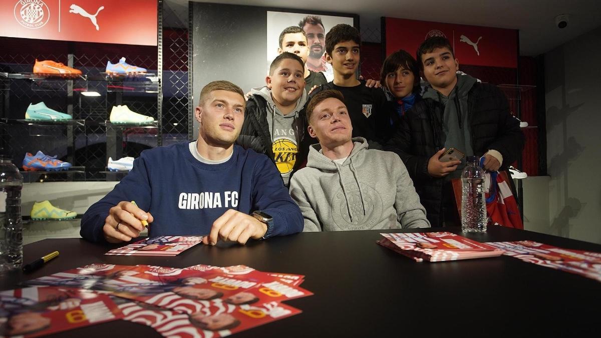 Los jugadores con los aficionados