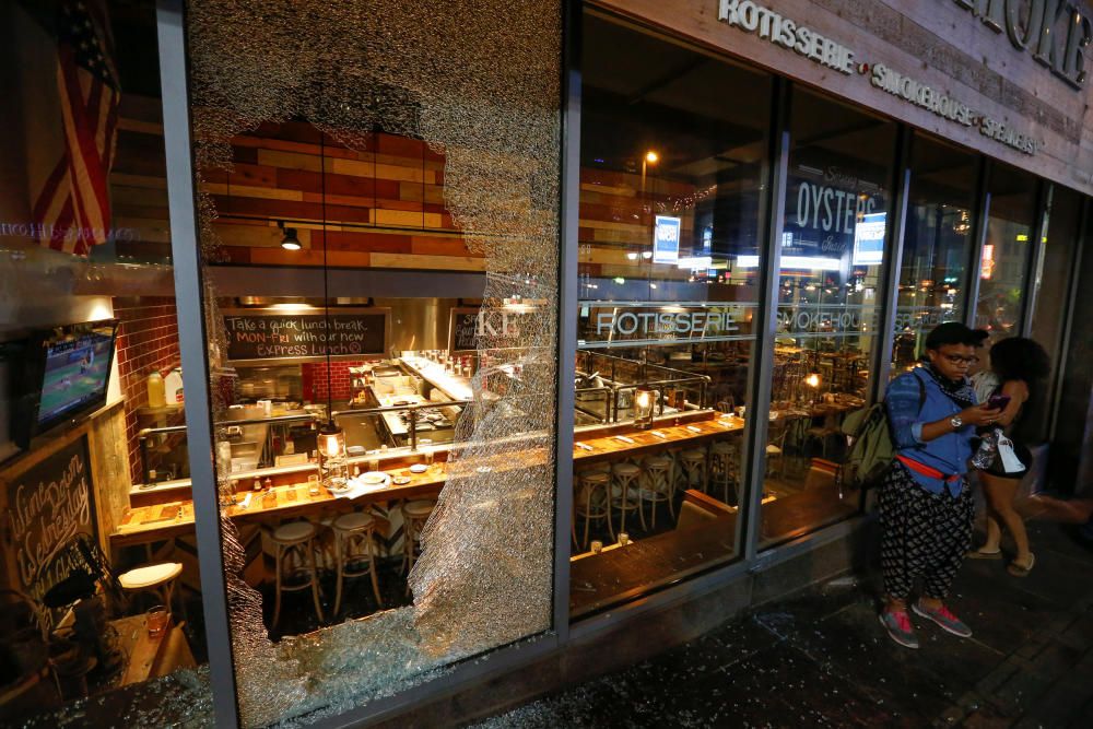 Graves disturbios en el segundo día de protestas en Charlotte