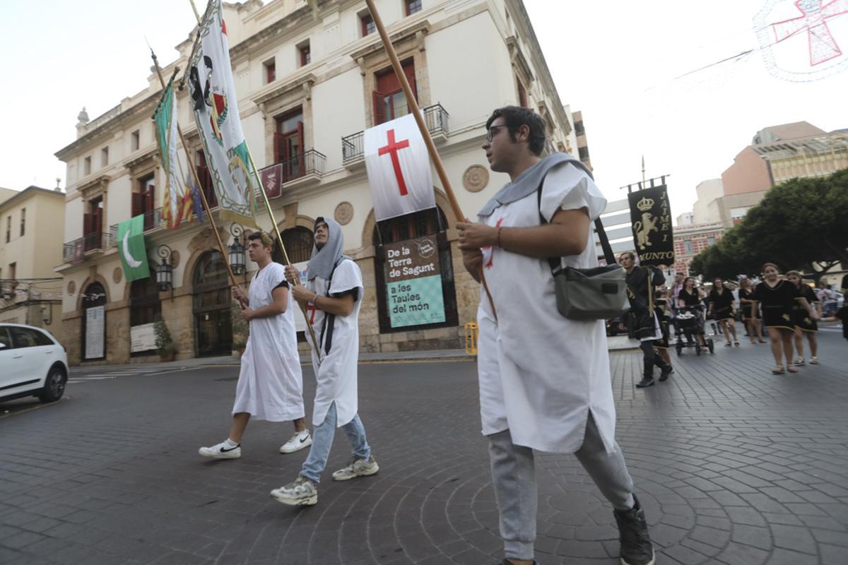 Los Moros y Cristianos de Sagunt rinden homenaje a Vicente Vayà