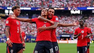 EAST RUTHERFORD, NEW JERSEY - JUNE 27: Jude Bellingham #10 of England celebrates with teammates after scoring the teams first goal during the FIFA World Cup 2026 Group L match between Panama and England at New York New Jersey Stadium on June 27, 2026 in East Rutherford, New Jersey. Mattia Ozbot/Getty Images/AFP (Photo by Mattia Ozbot / GETTY IMAGES NORTH AMERICA / Getty Images via AFP)