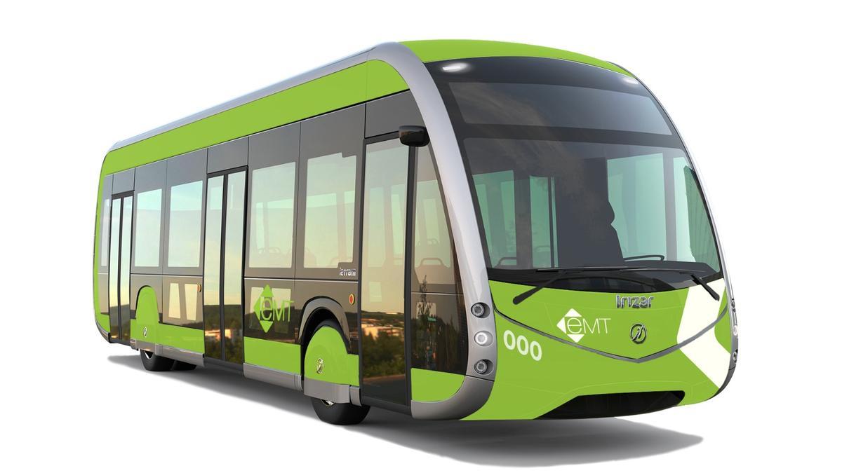 El nuevo bus eléctrico pintado con los colores corporativos de la EMT