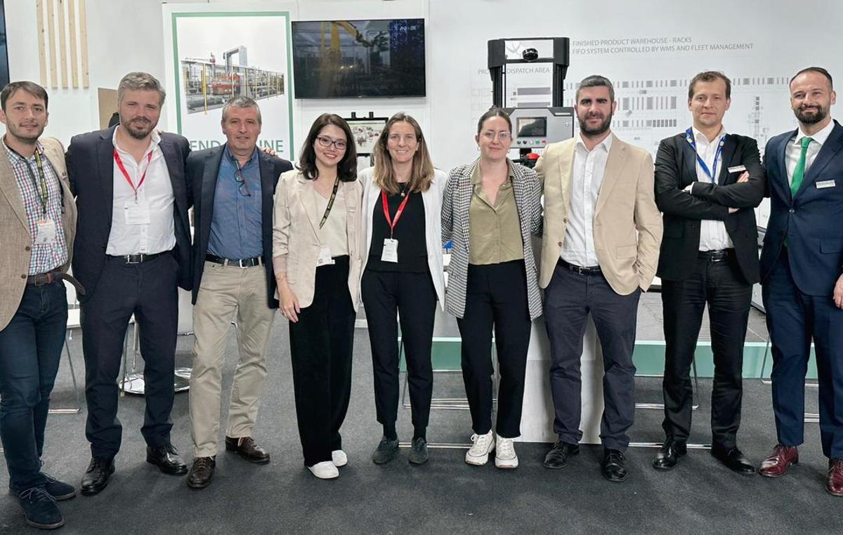 Antonio Ortega Suárez, consejero delegado de And&amp;Or (segundo por la izquierda), con directivos de su empresa durante su participación en Interpack, importante feria industrial que se celebra en Düsseldorf (Alemania).