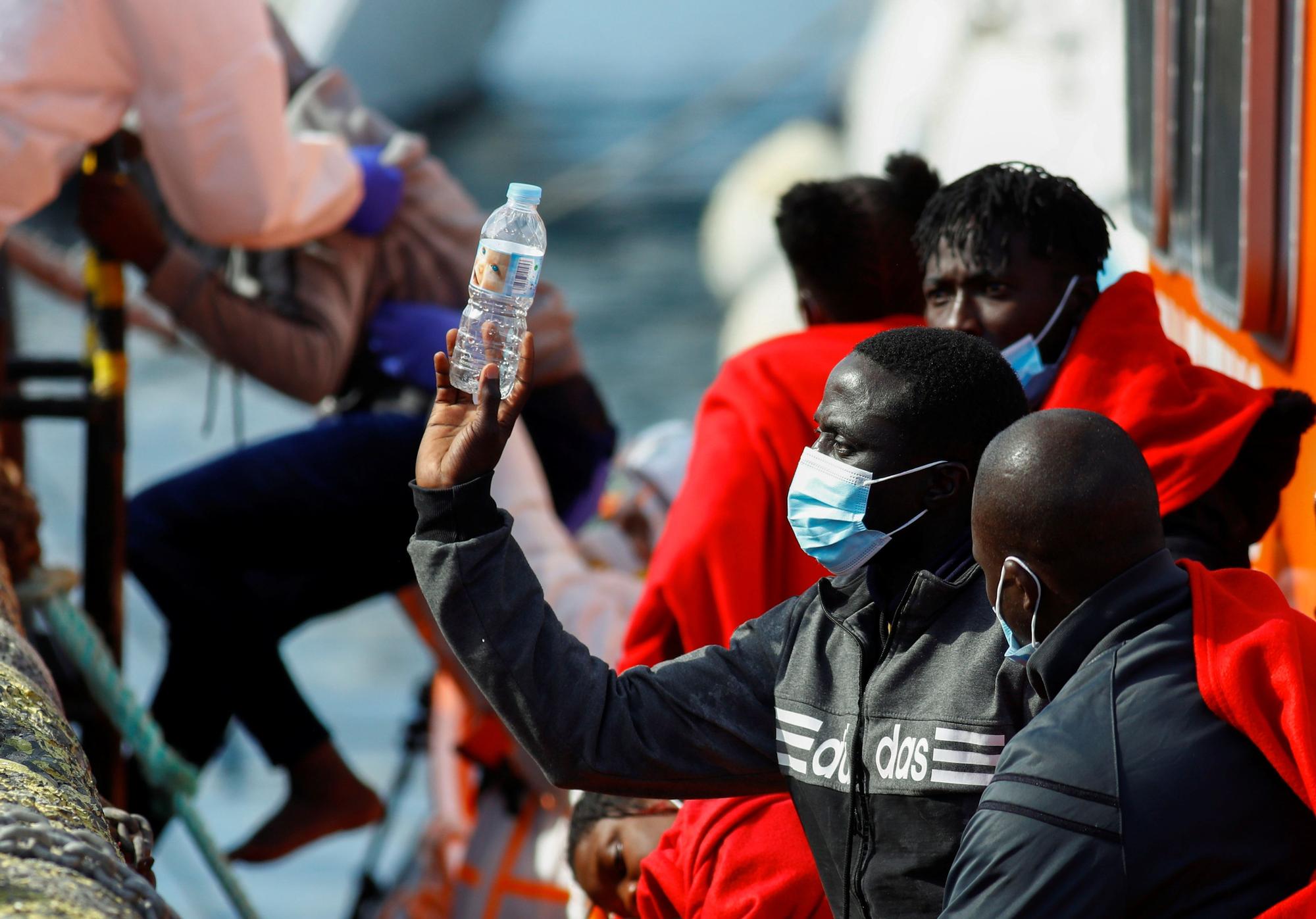 Rescatan una patera con 17 migrantes en aguas cercanas a Gran Canaria (06/04/21)