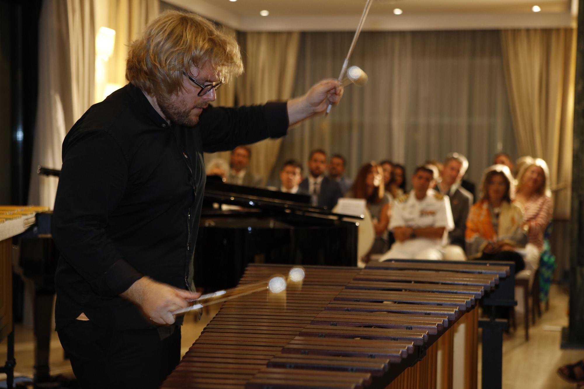 Der Tag der Deutschen Einheut wurde durch ein Konzert von Christian Benning und Magi Garcías symbolisch unterstrichen